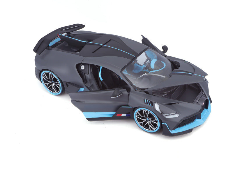 Bburago Bugatti Divo 1:18 stříbrná