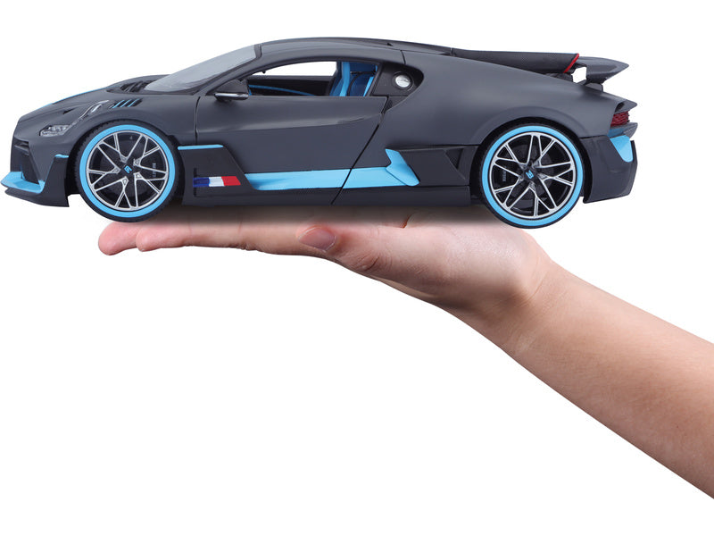 Bburago Bugatti Divo 1:18 stříbrná