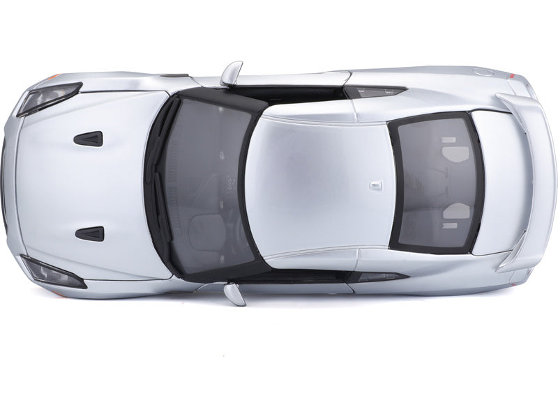 Bburago Nissan GT-R 2009 1:18 stříbrná