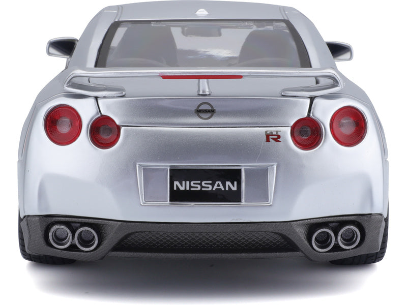 Bburago Nissan GT-R 2009 1:18 stříbrná