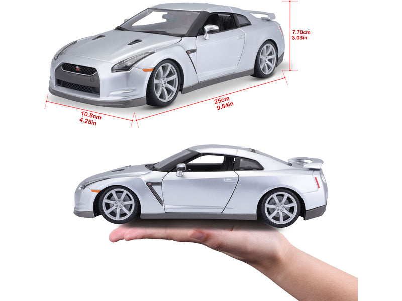 Bburago Nissan GT-R 2009 1:18 stříbrná