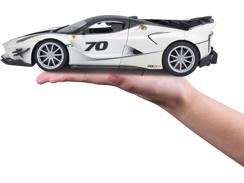 Bburago Ferrari FXX-K EVO No.70 1:18 bílá/černá