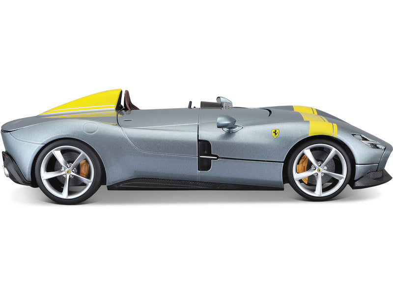 Bburago Ferrari Monza SP1 1:18 stříbrná metalíza