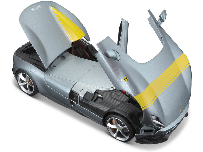 Bburago Ferrari Monza SP1 1:18 stříbrná metalíza