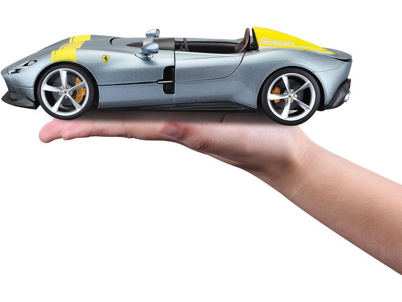 Bburago Ferrari Monza SP1 1:18 stříbrná metalíza