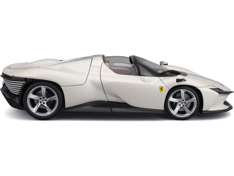 Bburago Signature Ferrari Series Daytona SP3 1:18 bílá