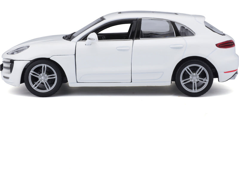 Bburago Plus Porsche Macan 1:24 bílá metalíza