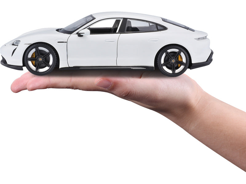 Bburago Porsche Taycan Turbo S 2019 Carrara 1:24 bílá