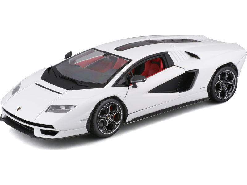 Bburago Lamborghini Countach LPI 800-4 1:24 bílá