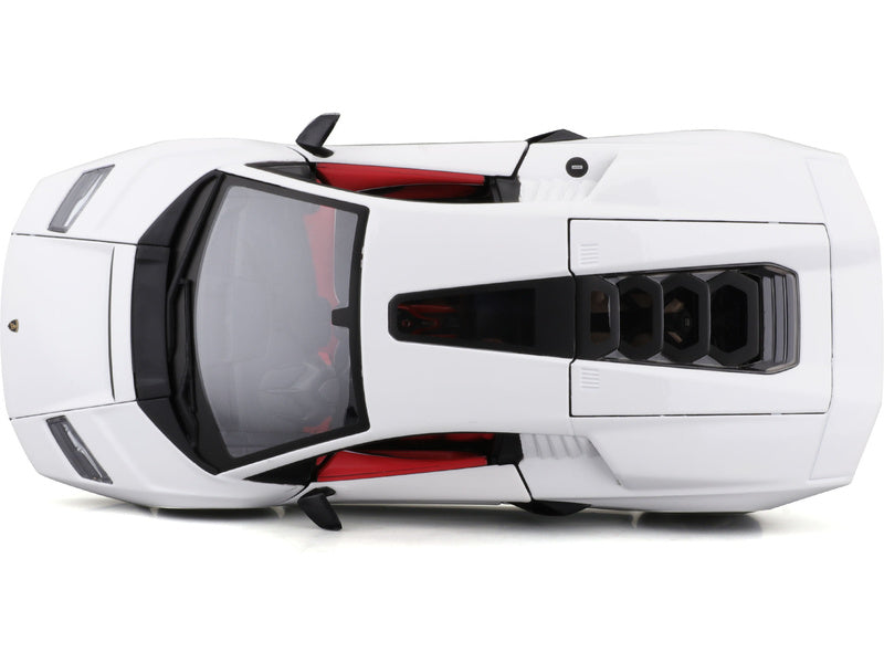 Bburago Lamborghini Countach LPI 800-4 1:24 bílá