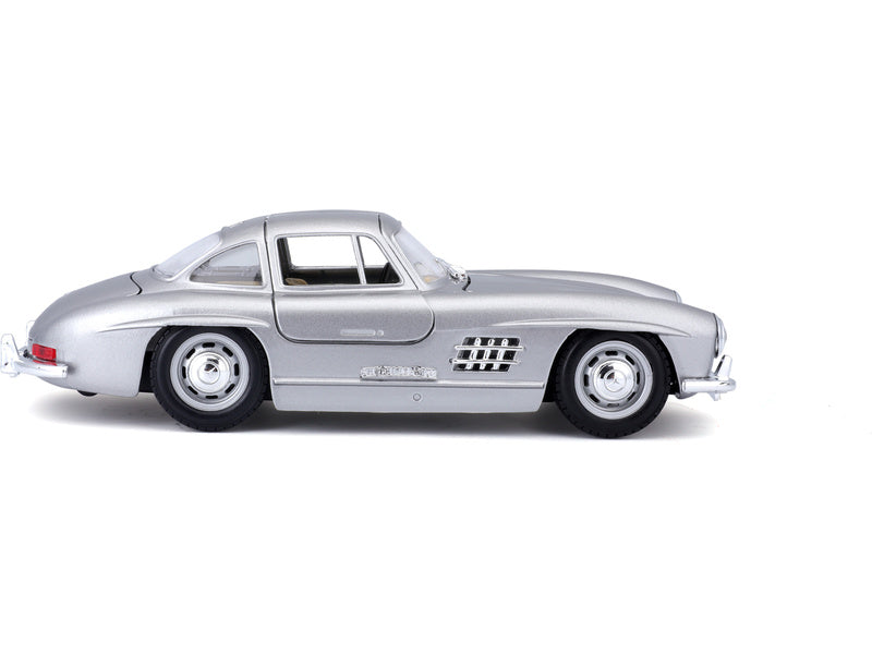 Bburago Mercedes-Benz 300 SL 1954 1:24 stříbrná