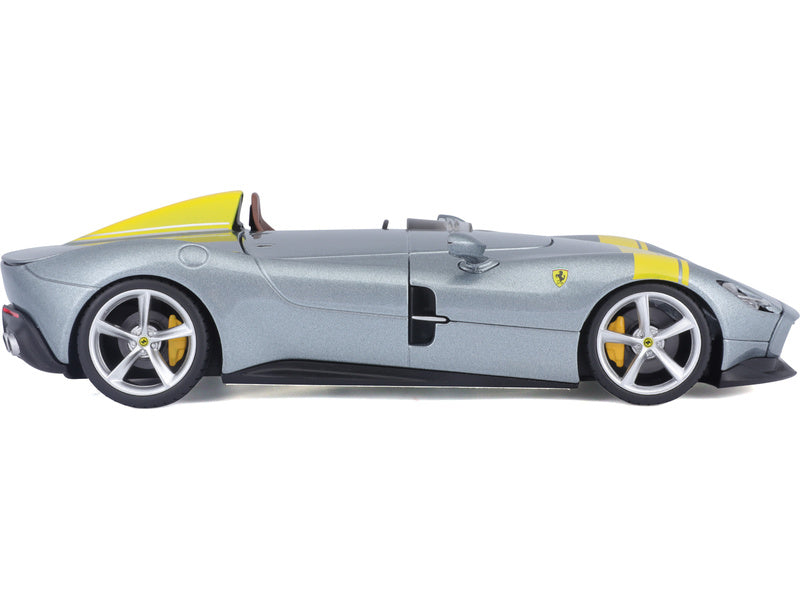 Bburago Ferrari Monza SP1 1:24 stříbrná