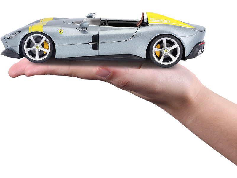 Bburago Ferrari Monza SP1 1:24 stříbrná