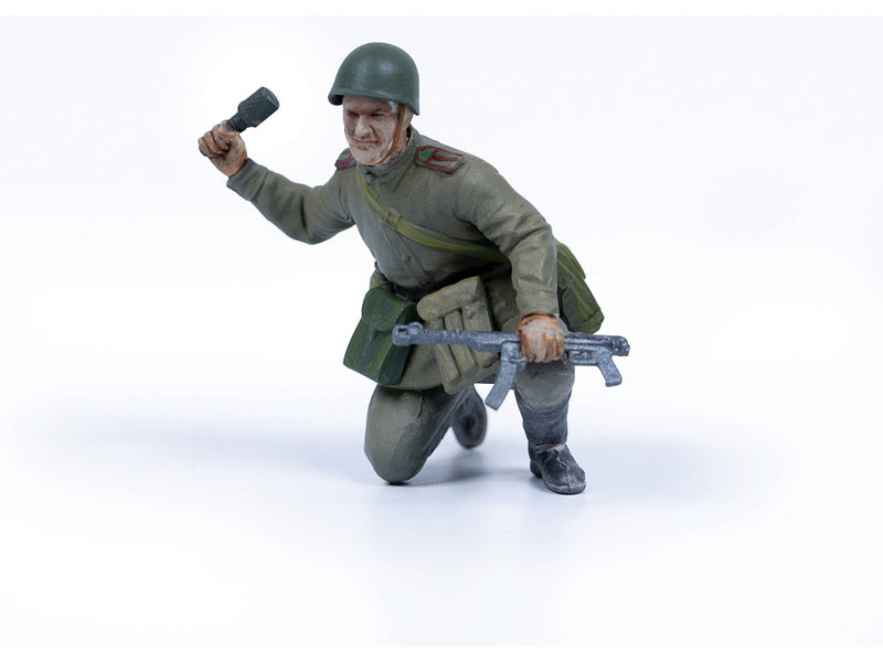 Zvezda Soviet Infantry Berlin 1945 (1:35)