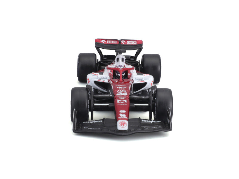 Bburago Signature Alfa Romeo Orlen C42 1:43 #24 Zhou Guanyu