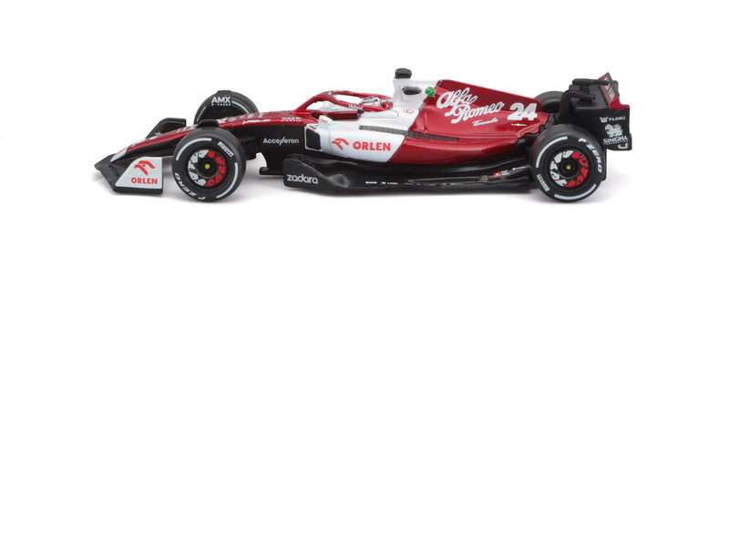 Bburago Signature Alfa Romeo Orlen C42 1:43 #24 Zhou Guanyu