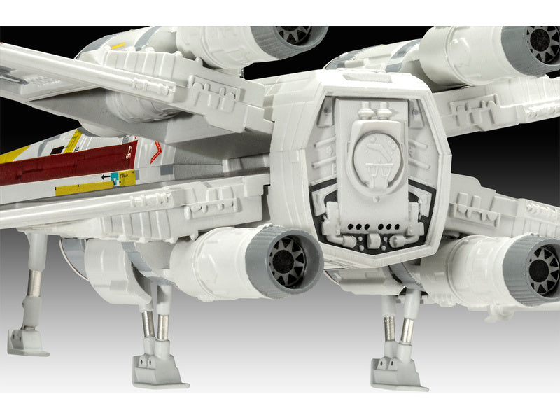 Revell Carson Teva's X-Wing Fighter: The Mandalorian (1:57)