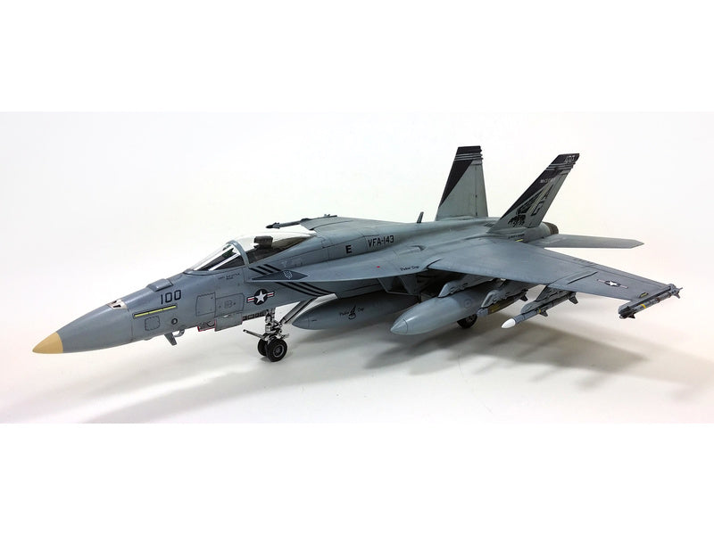 Academy Boeing F/A-18E VFA-143 USN Pukin Dogs (1:72)