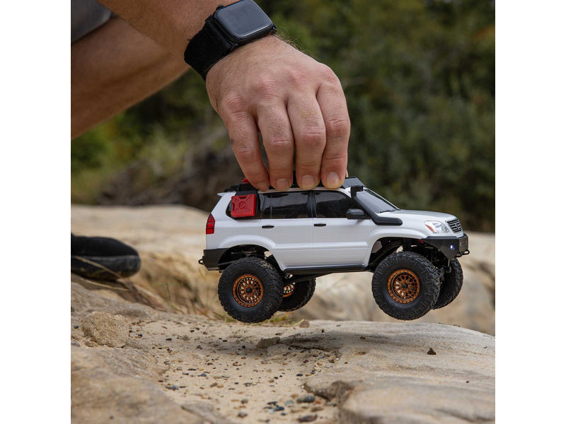 Axial SCX24 Lexus GX 470 1:24 4WD RTR stříbrný