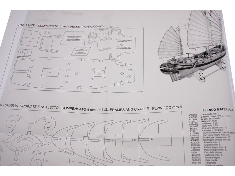 AMATI Čínská džunka 1:100 kit