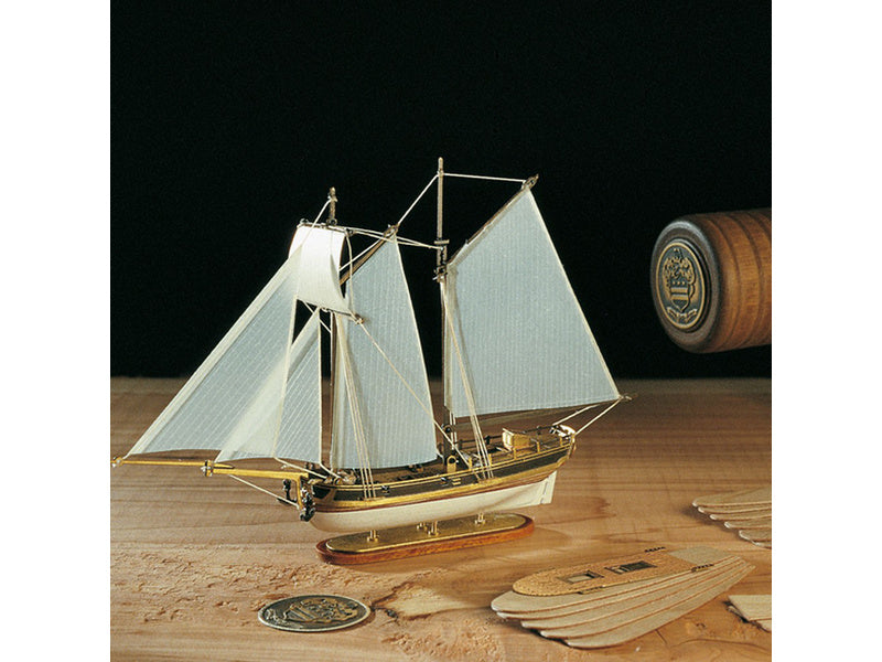 AMATI Hannah 1:300 kit do láhve