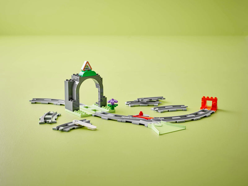 LEGO DUPLO - Železniční tunel a koleje – rozšiřující sada