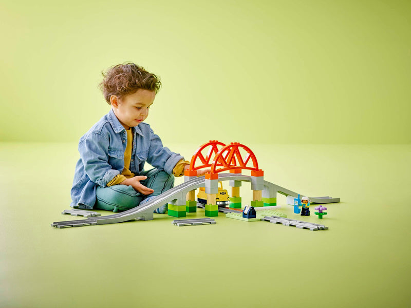 LEGO DUPLO - Železniční most a koleje – rozšiřující sada