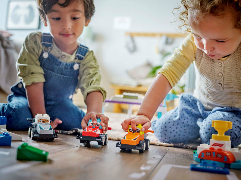 LEGO DUPLO - Závodní auta a řidiči týmu F1
