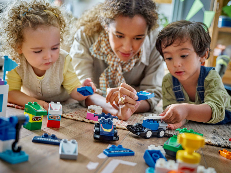 LEGO DUPLO - Závodní auta a řidiči týmu F1