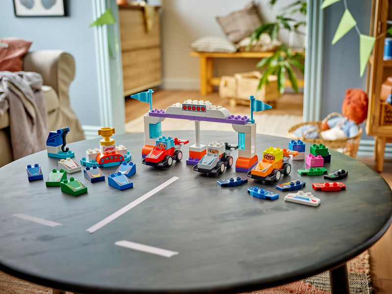 LEGO DUPLO - Závodní auta a řidiči týmu F1