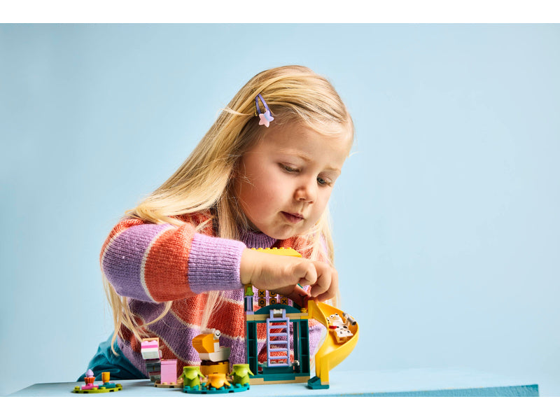 LEGO Bluey - Bluey, Chloe a zábava na hřišti