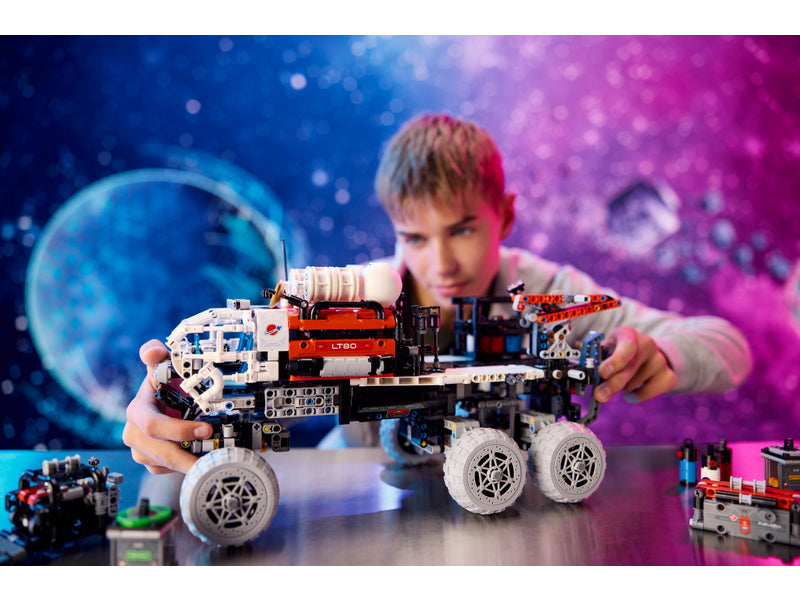 LEGO Technic - Průzkumné vozítko s posádkou na Marsu