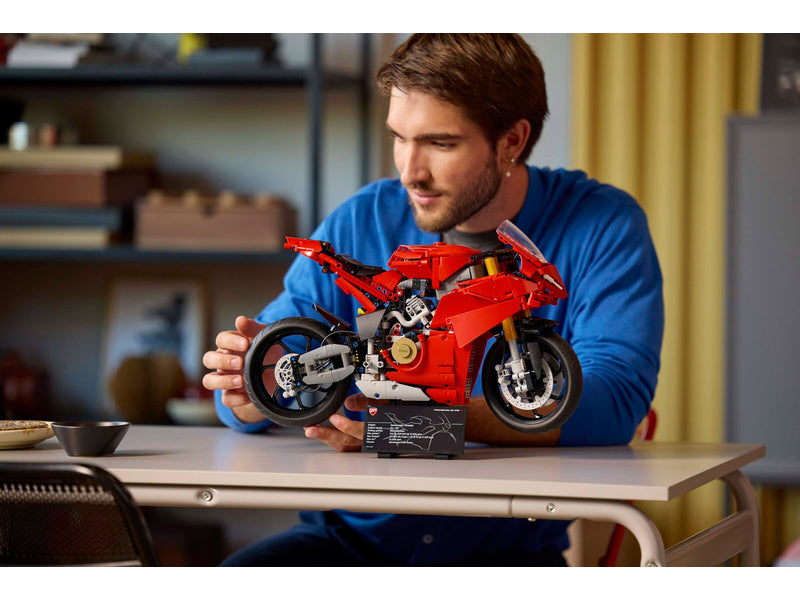 LEGO Technic - Motorka Ducati Panigale V4 S