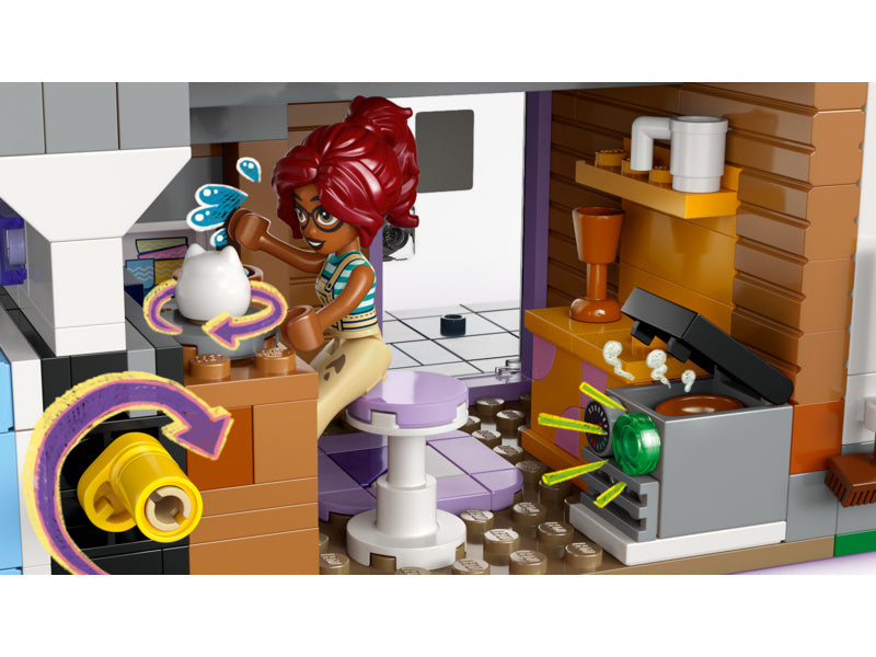 LEGO Friends - Apartmány a obchody v městečku Heartlake