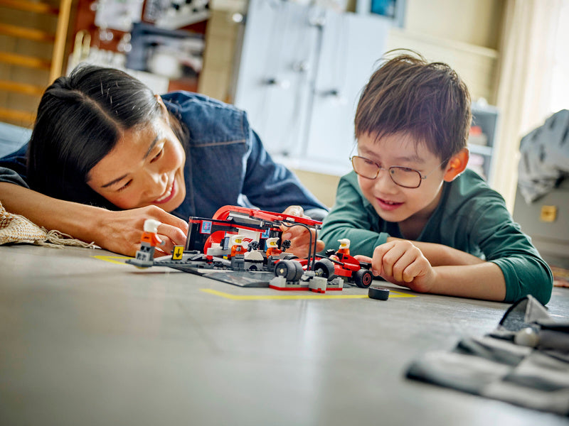 LEGO City - Zastávka v boxech F1 a personál s vozem Ferrari