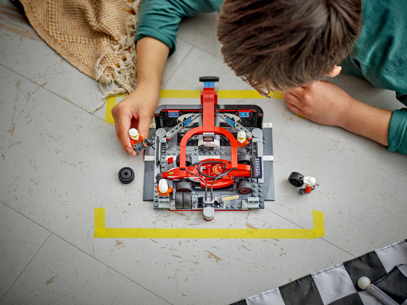LEGO City - Zastávka v boxech F1 a personál s vozem Ferrari