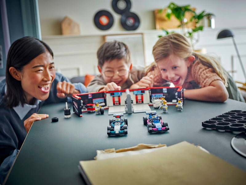 LEGO City - Garáž F1 a vozy Mercedes-AMG a Alpine