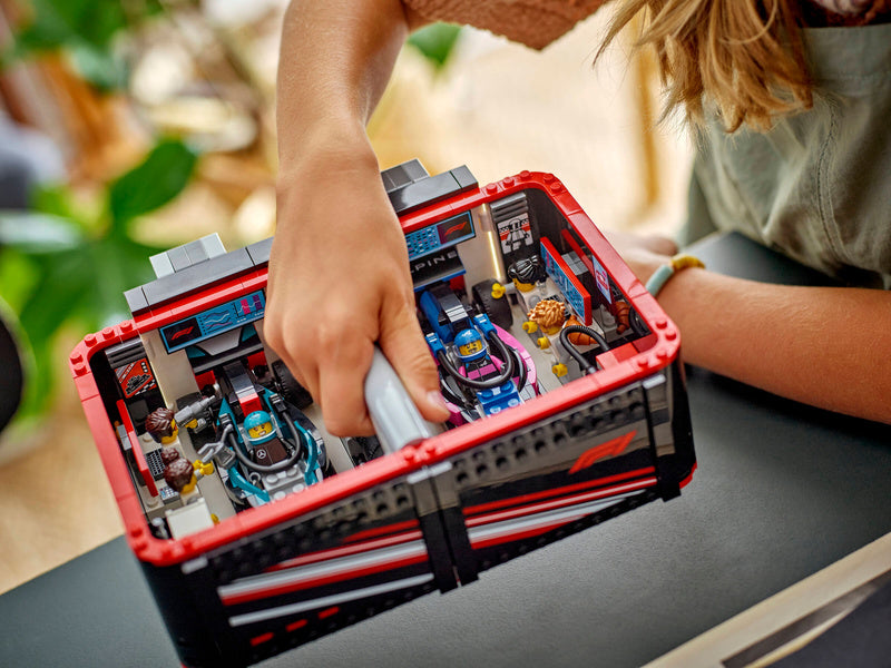 LEGO City - Garáž F1 a vozy Mercedes-AMG a Alpine