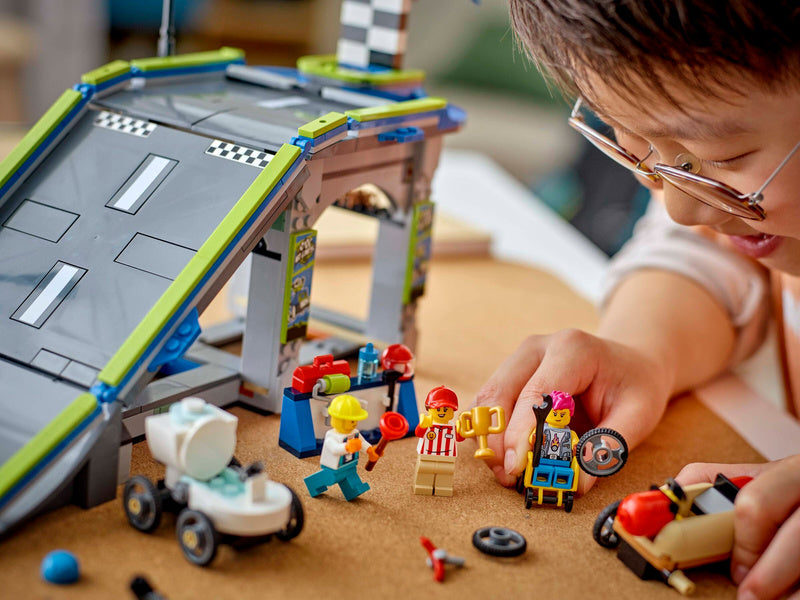 LEGO City - Tvoje pravidla: Závodní dráha s rampami