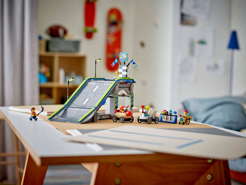 LEGO City - Tvoje pravidla: Závodní dráha s rampami