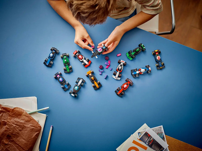 LEGO Minifigurky - Sběratelská závodní auta F1