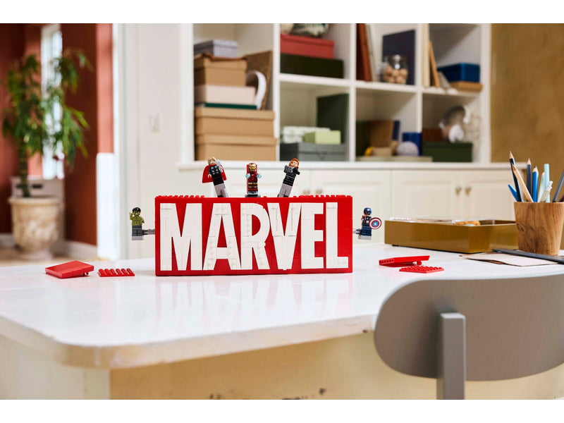 LEGO Marvel - Logo MARVEL a minifigurky