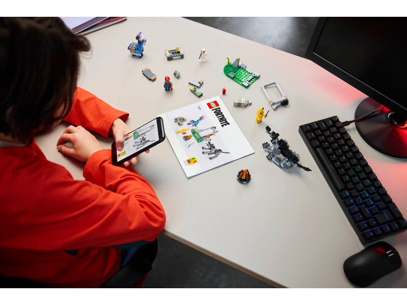 LEGO Fortnite - Peely a Sparkplug a jejich tábořiště