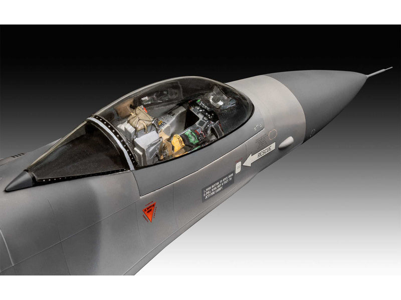 Revell General Dynamics F-16 Falcon 50. výročí (1:32)