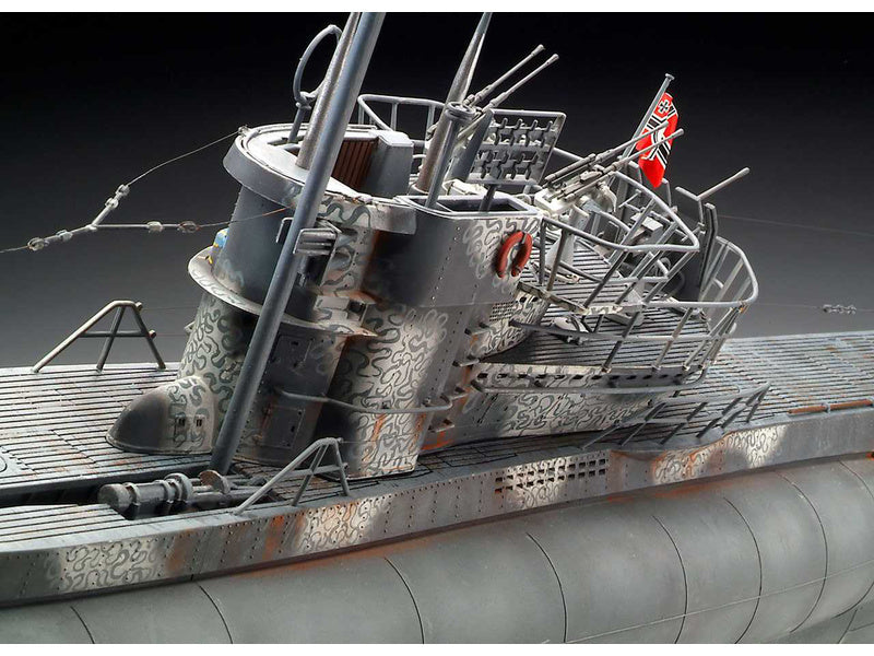 Revell ponorka Typ VII C/41 (Platinum Edition) (1:72)