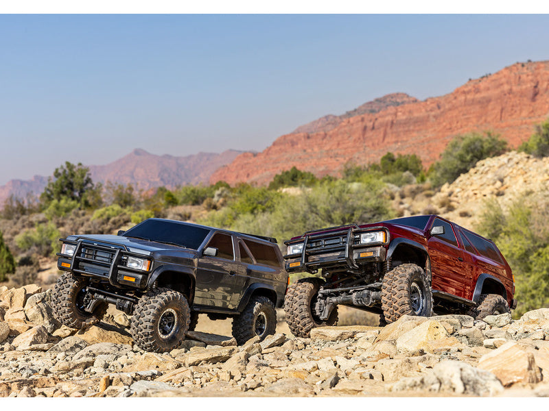 Traxxas TRX-4 Nissan Pathfinder 1988 1:10 RTR stříbrný