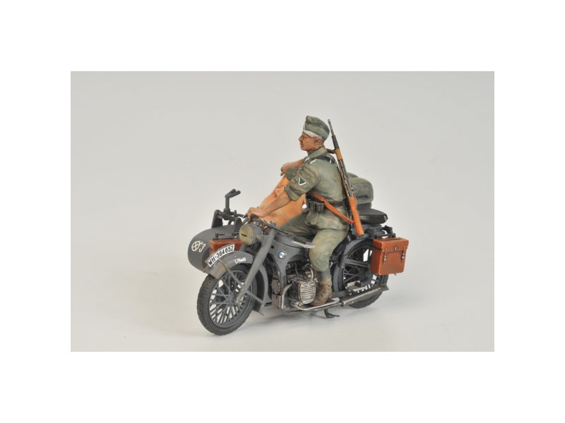 Zvezda německá sajdkára R12 WWII s posádkou (1:35)