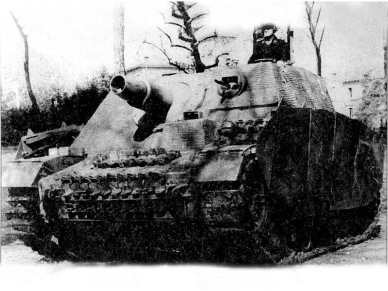Zvezda Sturmpanzer IV Brummbär (1:100)