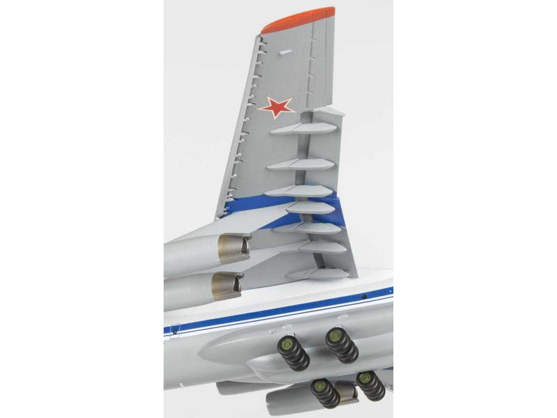 Zvezda Iljušin IL-76MD (1:144)