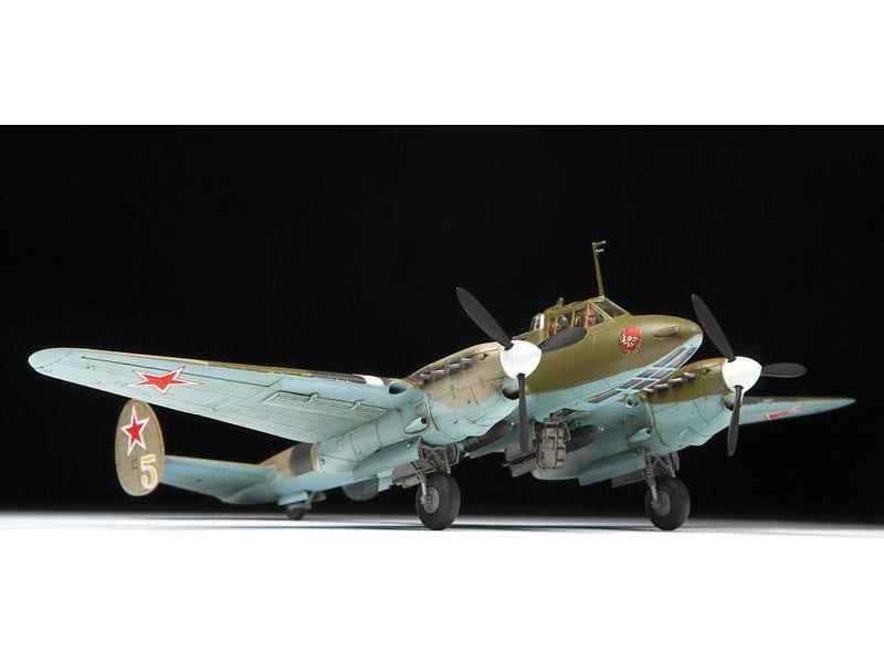 Zvezda Petlyakov Pe-2 (1:72)